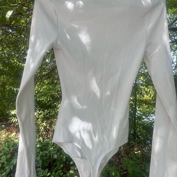 2 (1-NEW W/TAGS & 1-NEW WO/TAGS) ABERCROMBIE Women’s Long Sleeve Bodysuits (XS) - Picture 5 of 10